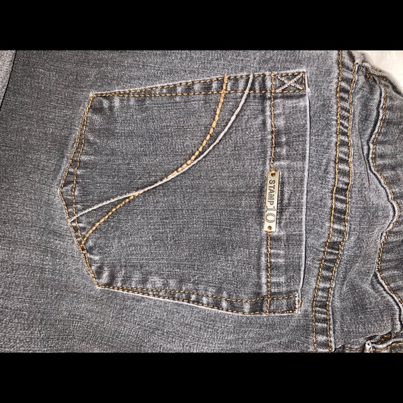 Stamp 10 grey jean shorts with yellow pockets - Picture 8 of 9